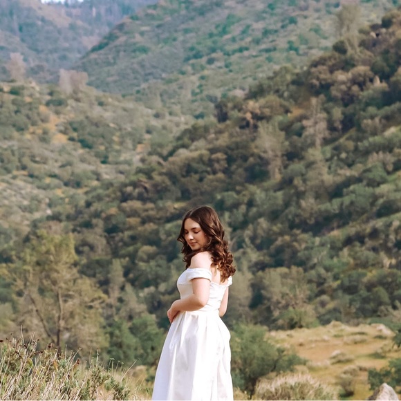 Meet your Posher, Juliana - Picture 1 of 2